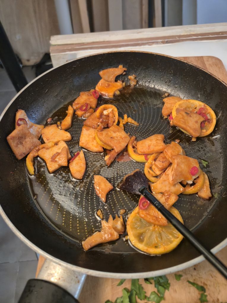 Provero cooking in wok
